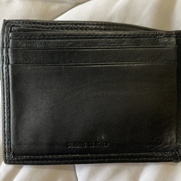 Used Guess Wallet - Picture 5 of 6